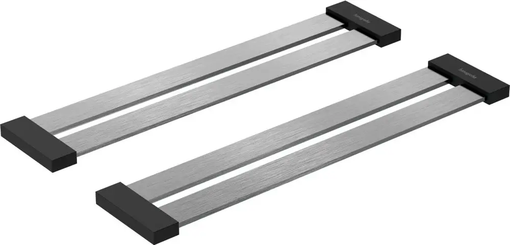 Edelstahl-Abtropfgitter mit schwarzem Kunststoffrand, hergestellt von Hansgrohe, zum Abtropfen von Geschirr oder Lebensmitteln geeignet.